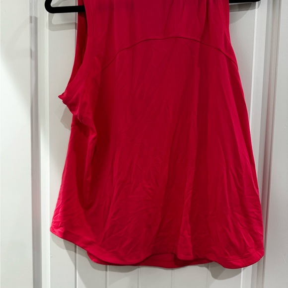 Lululemon athletic shirt, never worn - Picture 4 of 4